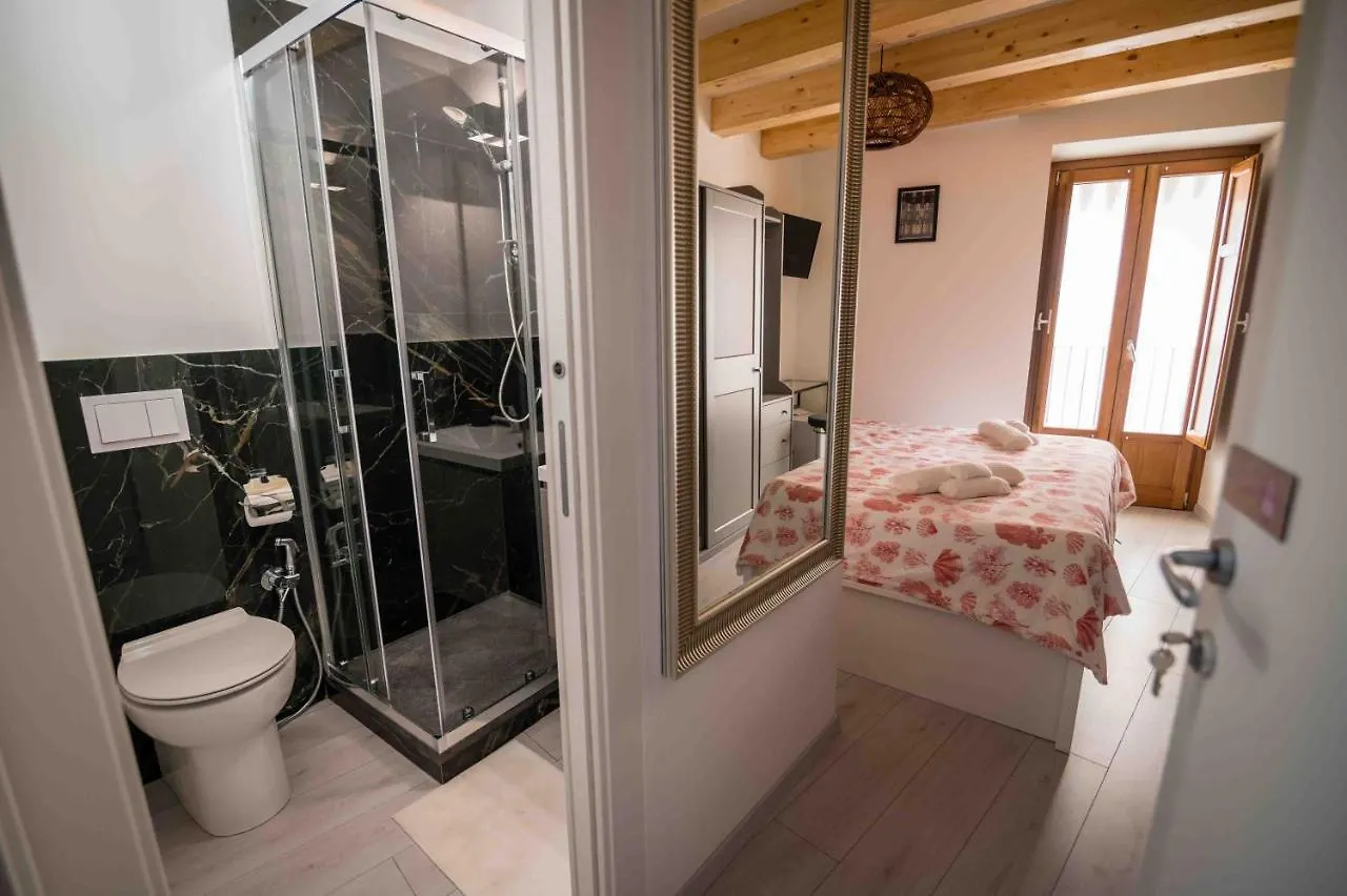Affittacamere The Wine Room Castelbuono  Italia